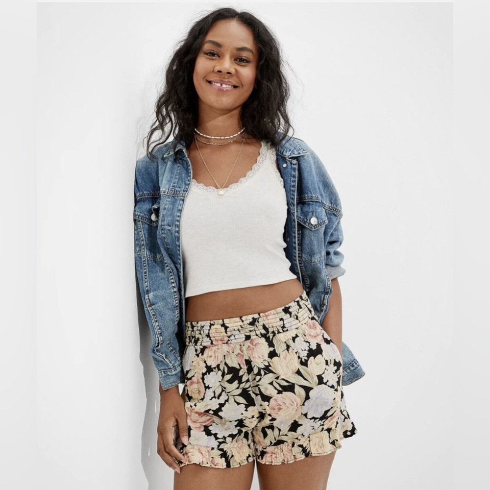 Size M American Eagle Black Floral Ruffle Shorts